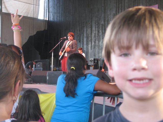 2009/07(July)/Drake_Bell/640x480_20100206 234.JPG